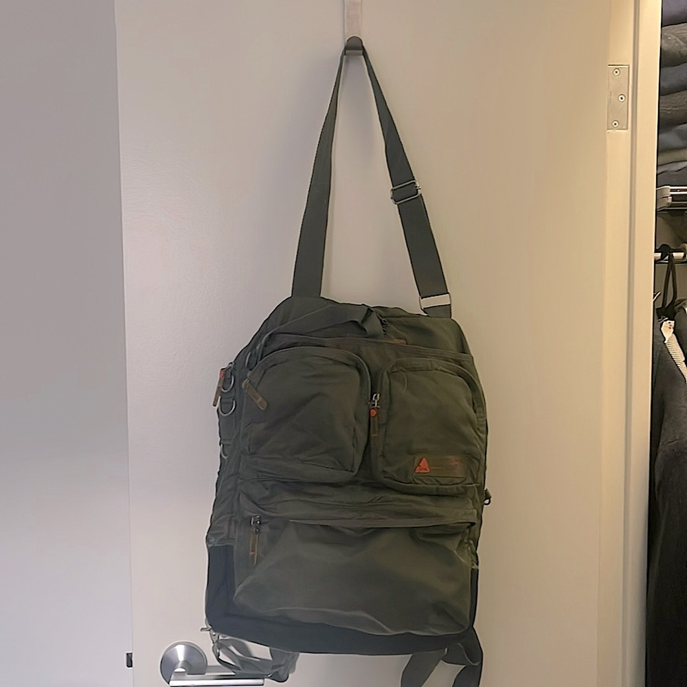 Triple 5 Soul backpack with shoulder strap—v good condition